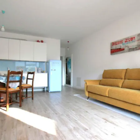Apartment In 48304