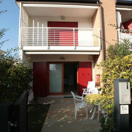 In 48304 Apartment