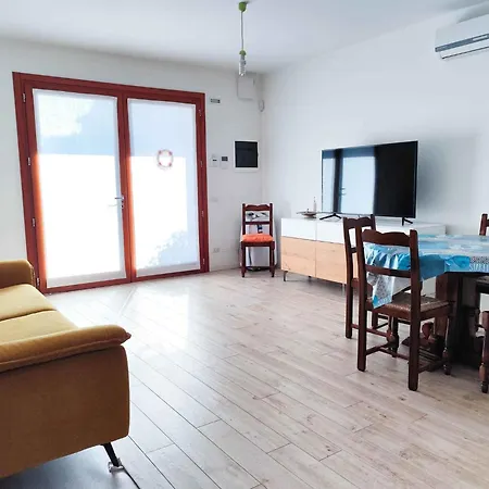 In 48304 Apartment *